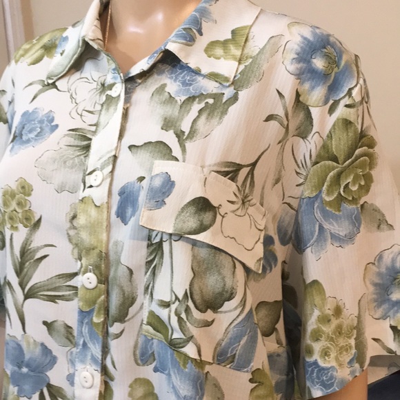 SZ 22 Top Career Blouse,Floral,Cream,Blues& Green,Short Sleeves,Flap Pocket EUC - Picture 6 of 11